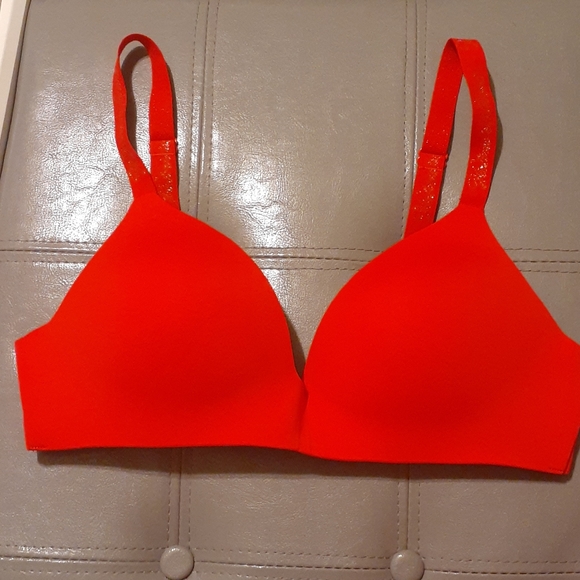 Victoria's Secret Other - Victoria's secret lightly lined wireless bra
